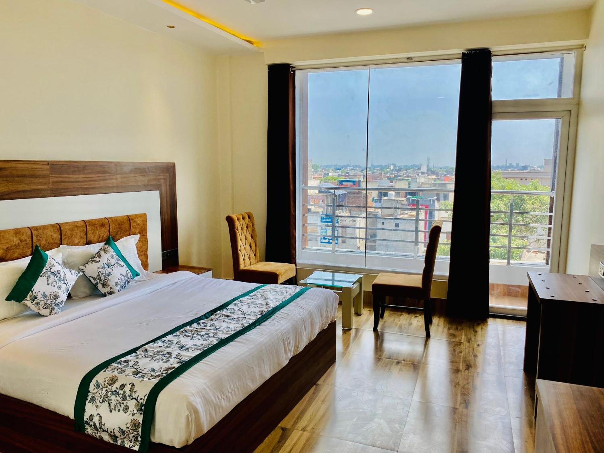 Hotel White House 350 Mtr From Golden Temple Amritsar Eksteriør billede