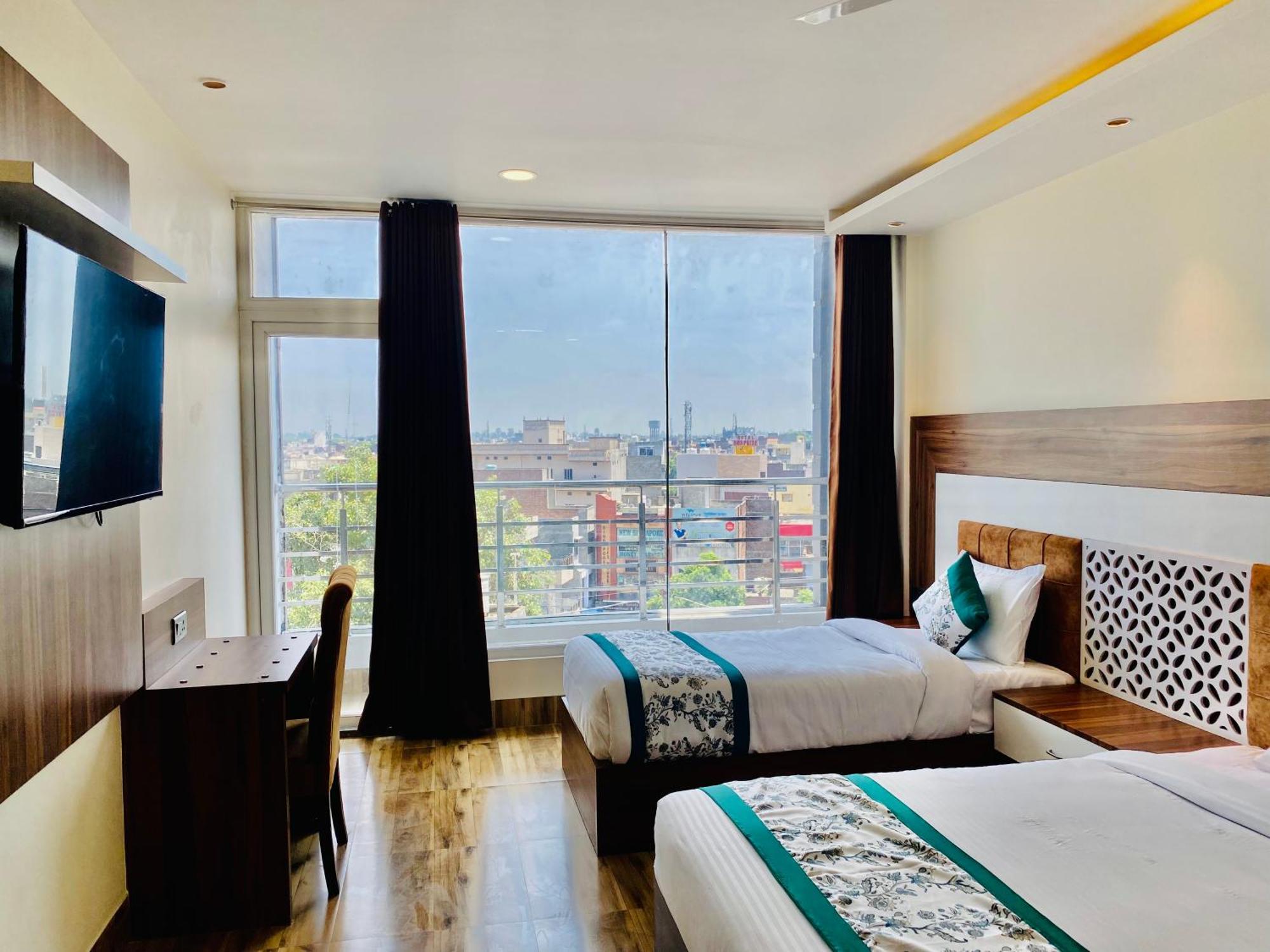 Hotel White House 350 Mtr From Golden Temple Amritsar Eksteriør billede
