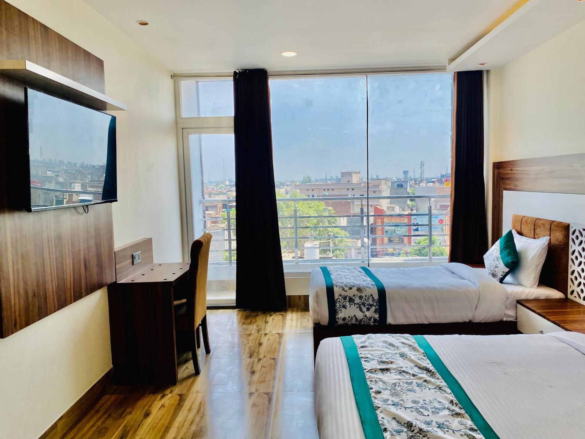 Hotel White House 350 Mtr From Golden Temple Amritsar Eksteriør billede