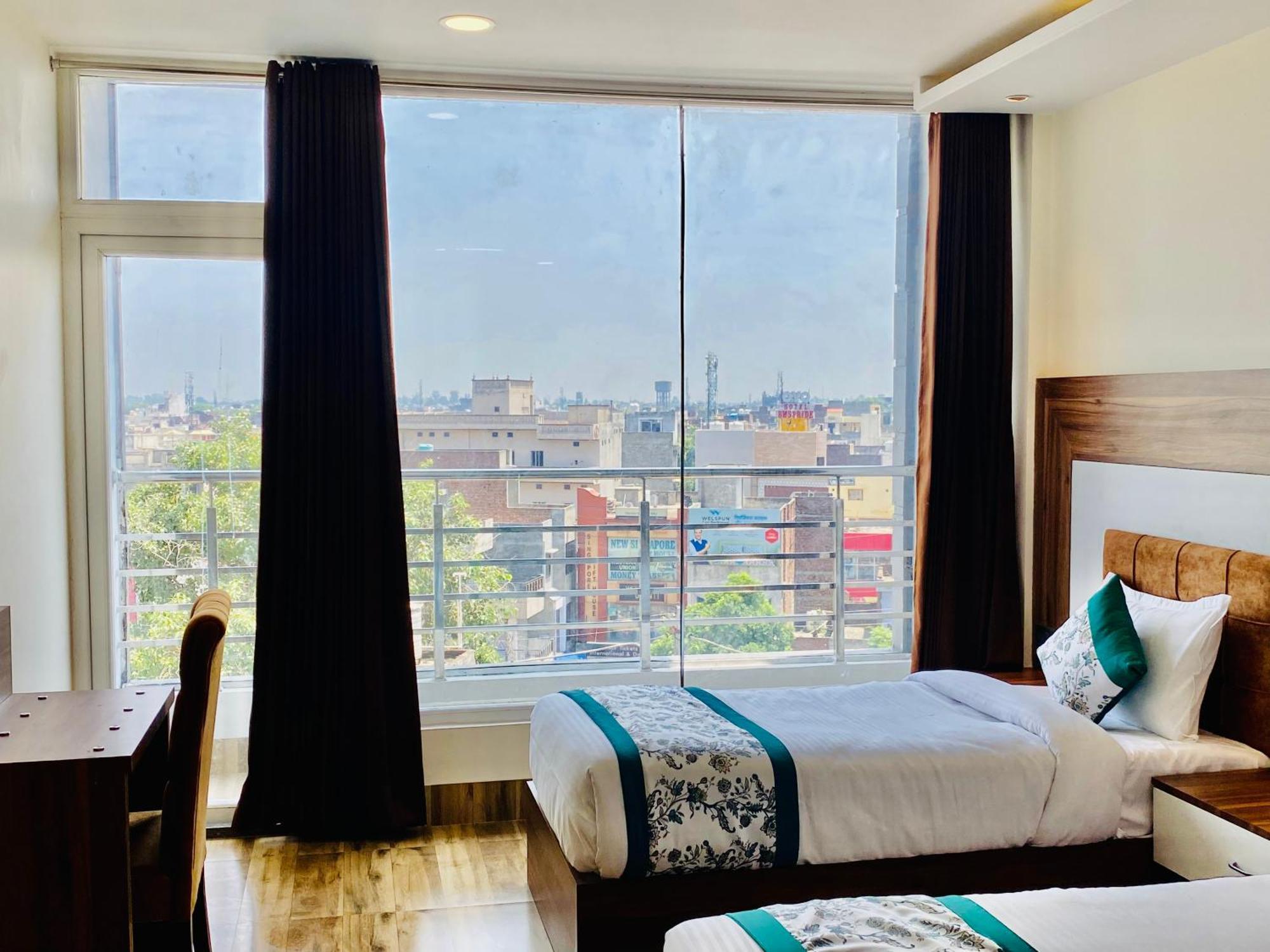Hotel White House 350 Mtr From Golden Temple Amritsar Eksteriør billede