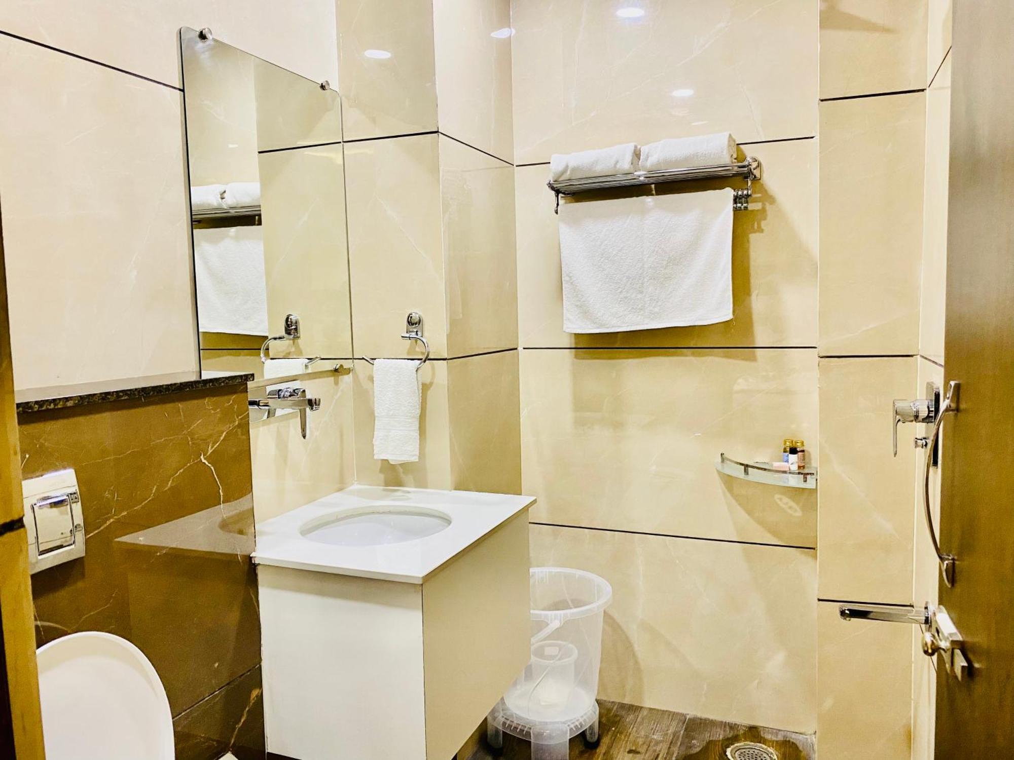 Hotel White House 350 Mtr From Golden Temple Amritsar Eksteriør billede